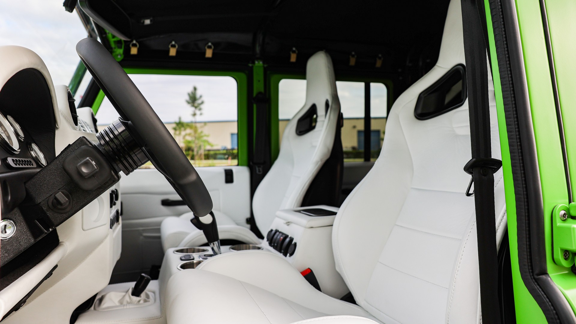 The LT1-powered Land Rover Defender in the Lamborghini Verde Mantis is, of course, a unique restaurant.