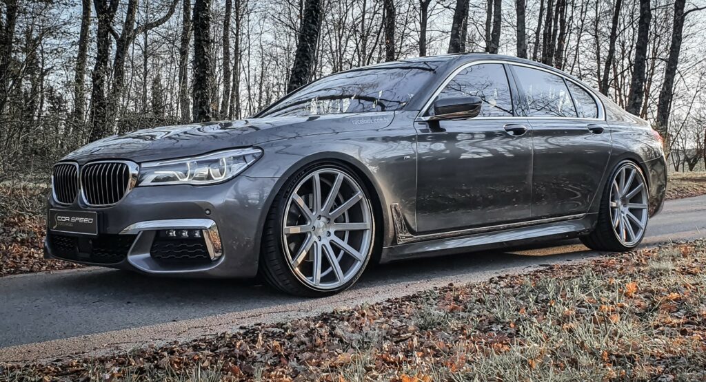 The previous generation BMW 7 Series on 22-inch Deville wheels is slightly larger