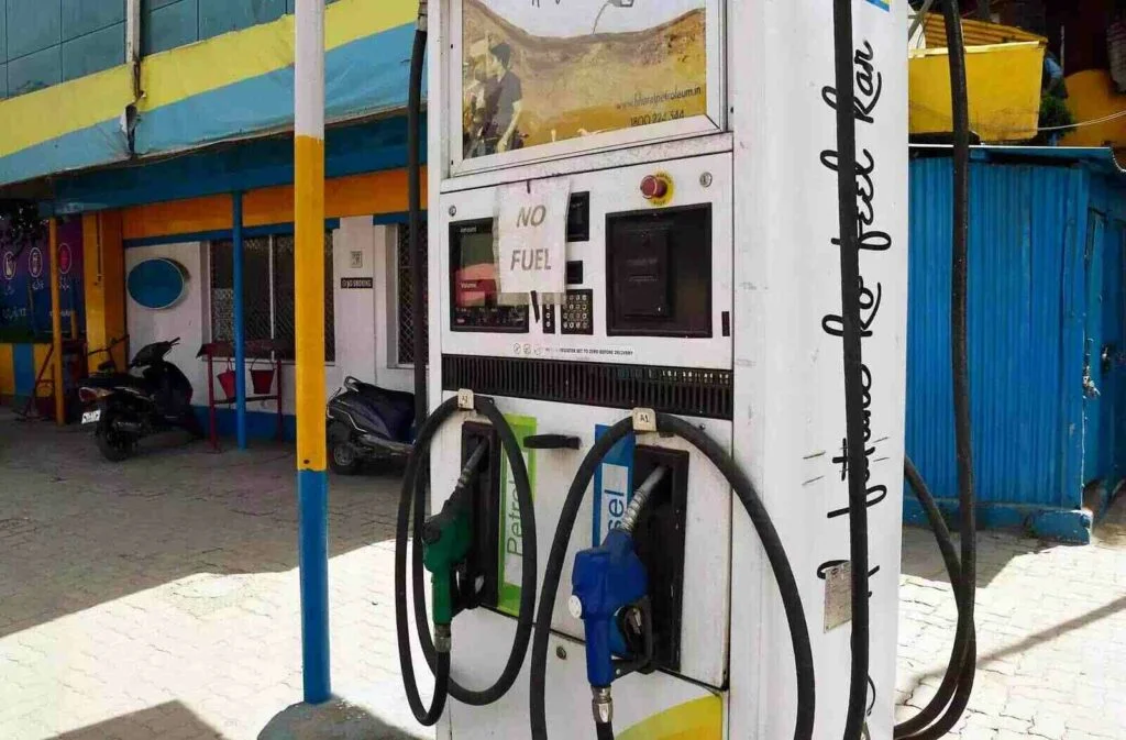 petrol pump operating in dry India