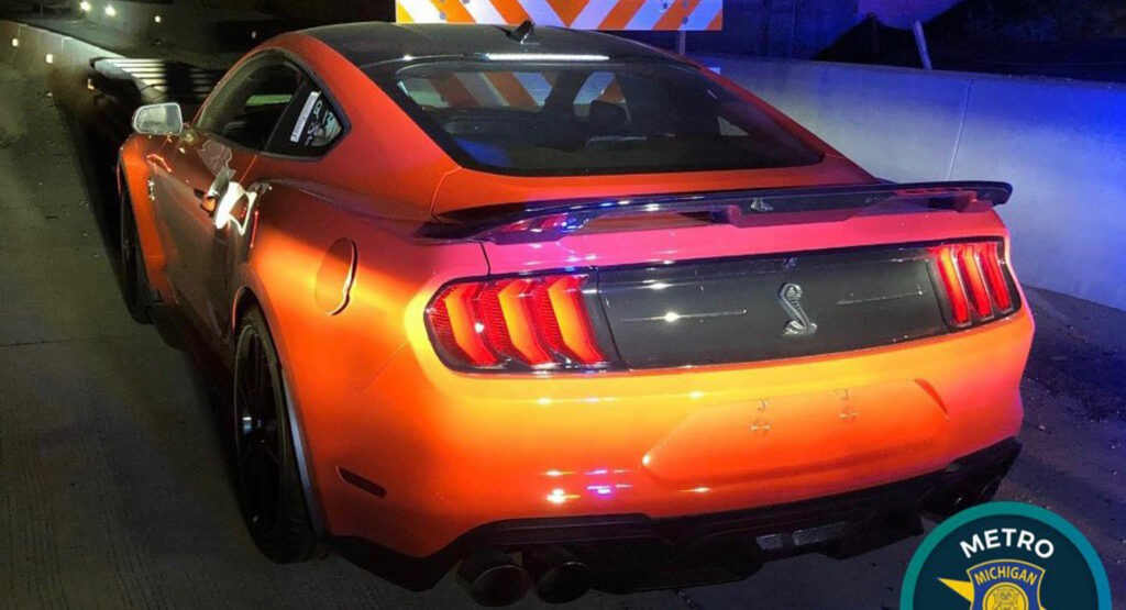 The thieves stole a new Ford Mustang Shelby GT500 "4 out of 5" from a flat rock set.