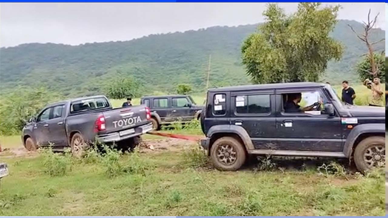 Maruti Jimny Tows Toyota Hilux